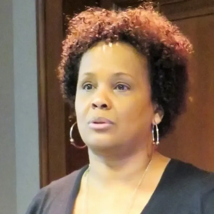 <span class="user_name">Yveline Alexandre</span><img data-bs-toggle="tooltip" title="Verified" src="https://www.timlxstatic.com/externals/images/verify-icon.png" alt="" class="verified_icon" width="14px">